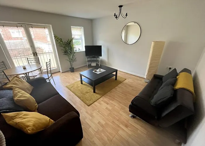 2-Bedroom Home With Free Parking Near Abbeydale Road